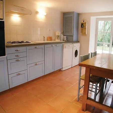 Five-bedroom Holiday In Сasa de vacaciones Bourneau