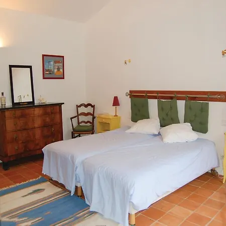 Five-bedroom Holiday In Bourneau