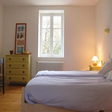 Five-bedroom Holiday In Сasa de vacaciones Bourneau